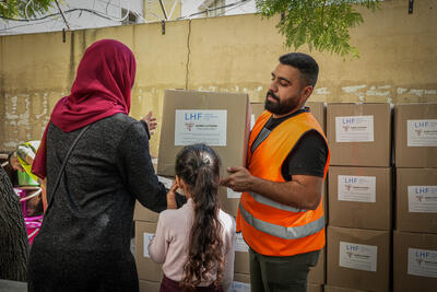 Food parcels being distributed to people displaced by conflict in Saida, Lebanon by Basmeh & Zeitooneh, a Lebanese non-governmental organization. The aid had been made possible by the OCHA-managed Lebanon Humanitarian Fund. Photo: Basmeh & Zeitooneh